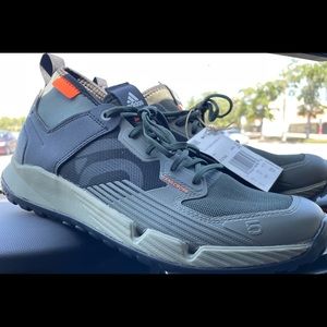 NWT Adidas 5:10 FIVE TEN mountain biking shoes.